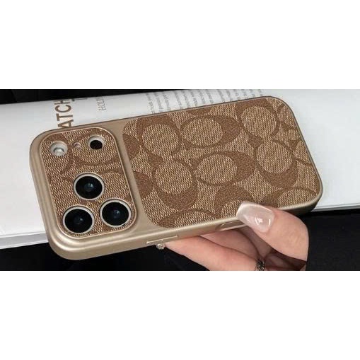 Bao Da Cho lPhonee 16 Promax Biến Đổi Ngay Lập Tức Thành lPhone 17 màu nâu