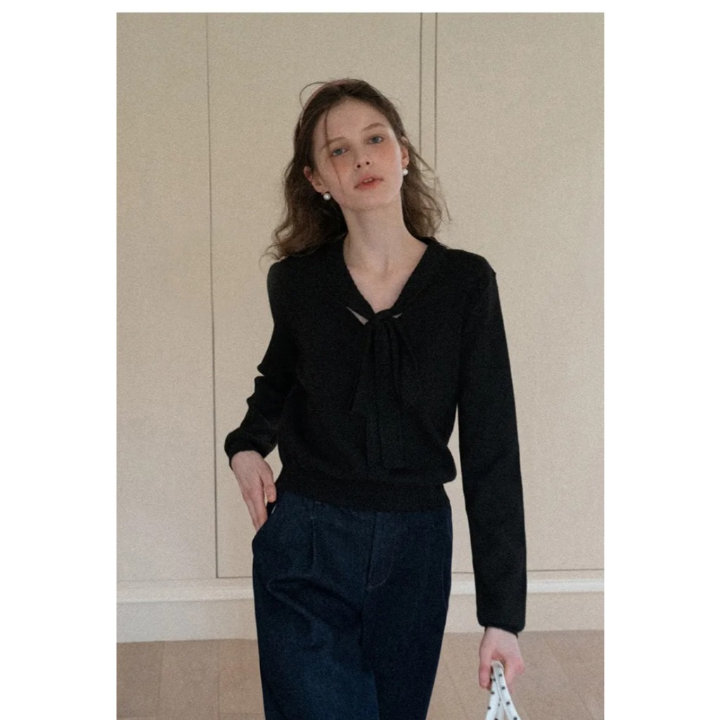 [EGGKA] Áo len cổ tròn màu đen