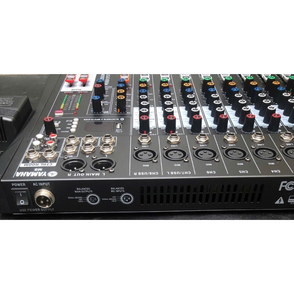 Mixer Yamaha M8