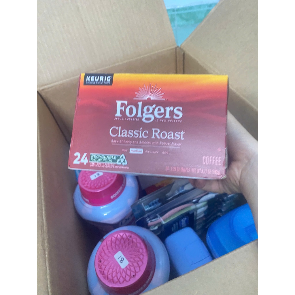 (Hàng Mỹ) Bột Cà phê hoà tan cổ điển Folgers  Folgers Classic Roast  loại 24 cốc giấy (hộp móp do vc