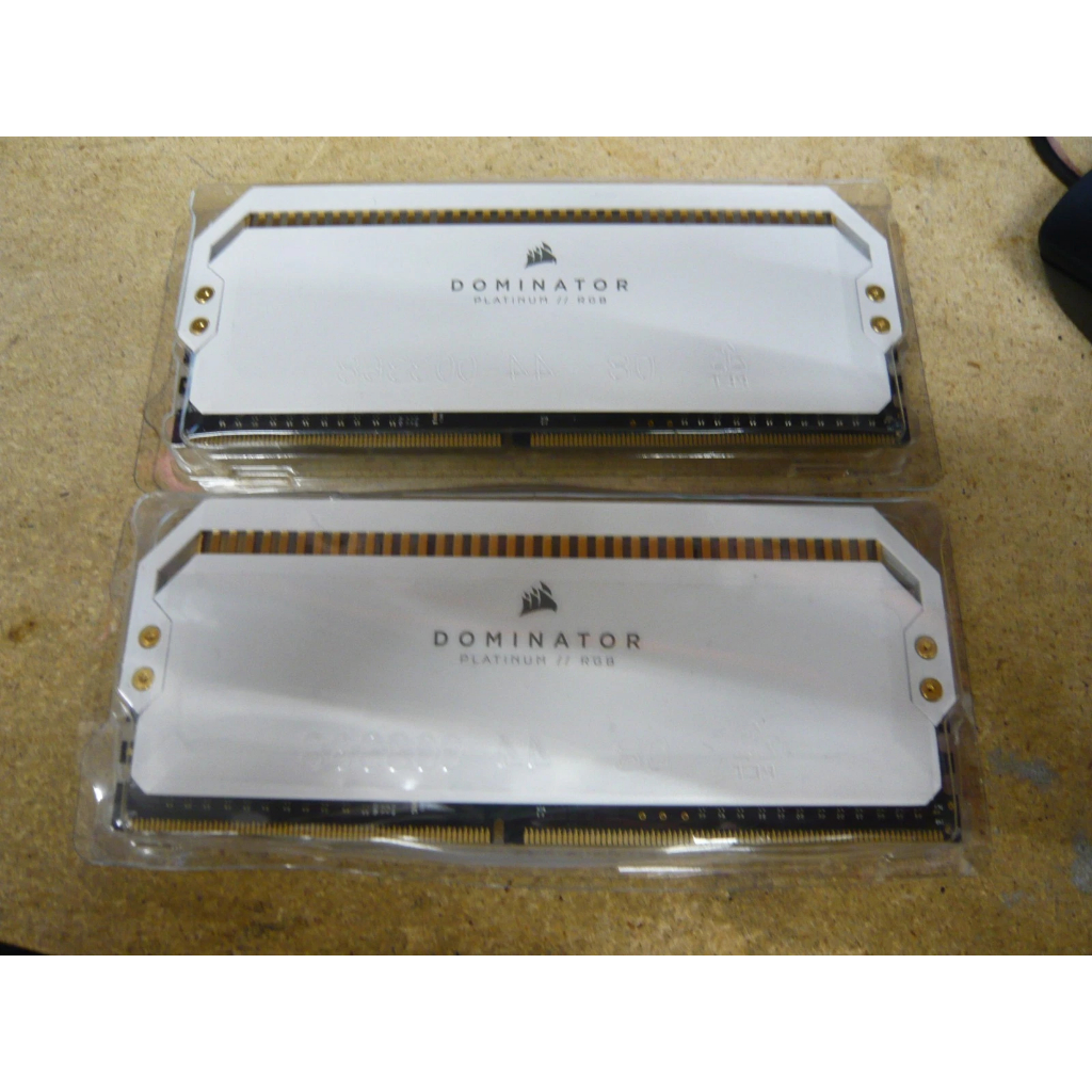 Kit Ram Corsair Dominator Platinum White/black RGB 16GB(2x8GB) 3200Mhz DDR4