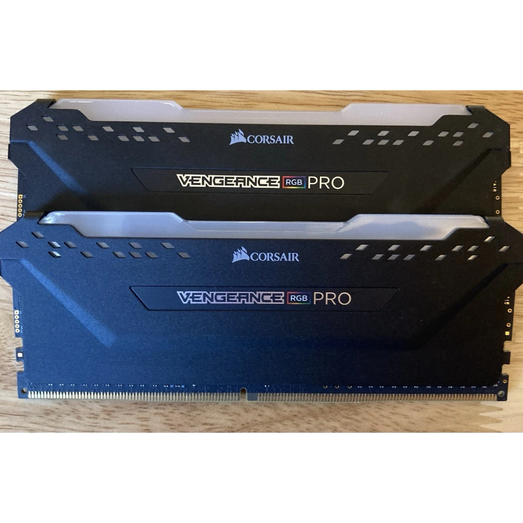 Kit Ram Corsair vengeance White/black 16GB (2x8GB) RGB 3200Mhz DDR4
