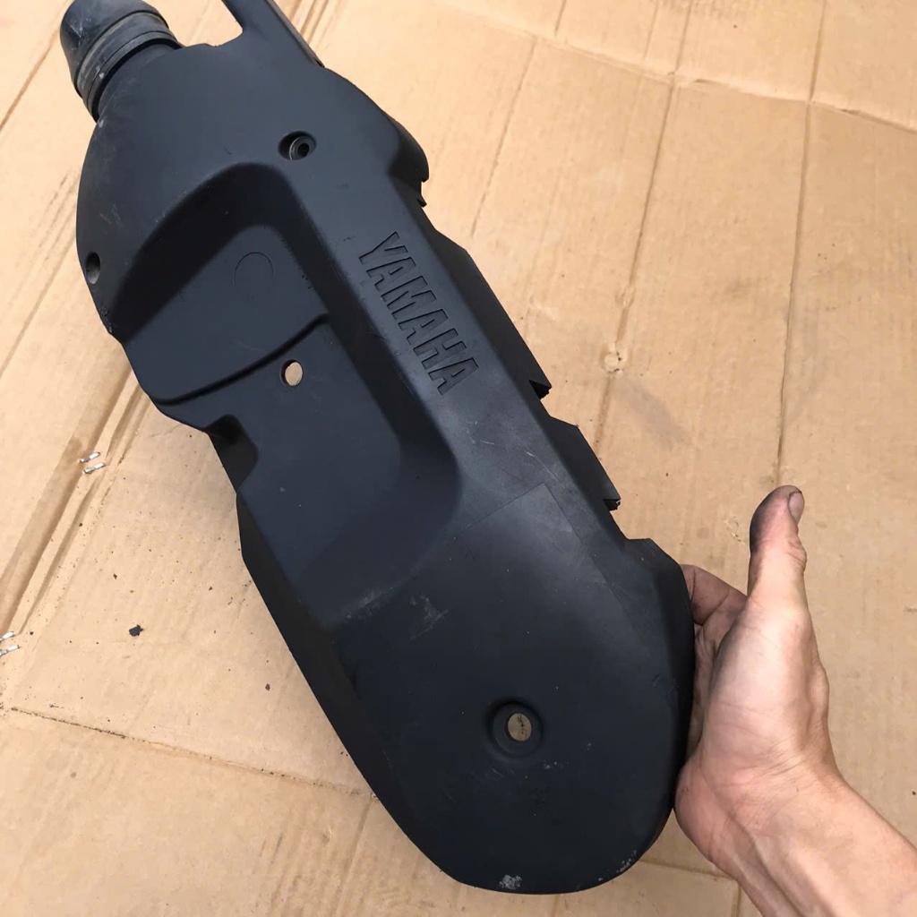 cụm nhựa ốp bảo vệ lốc máy yamaha cuxi 100 thái (hàng zin tháo xe )