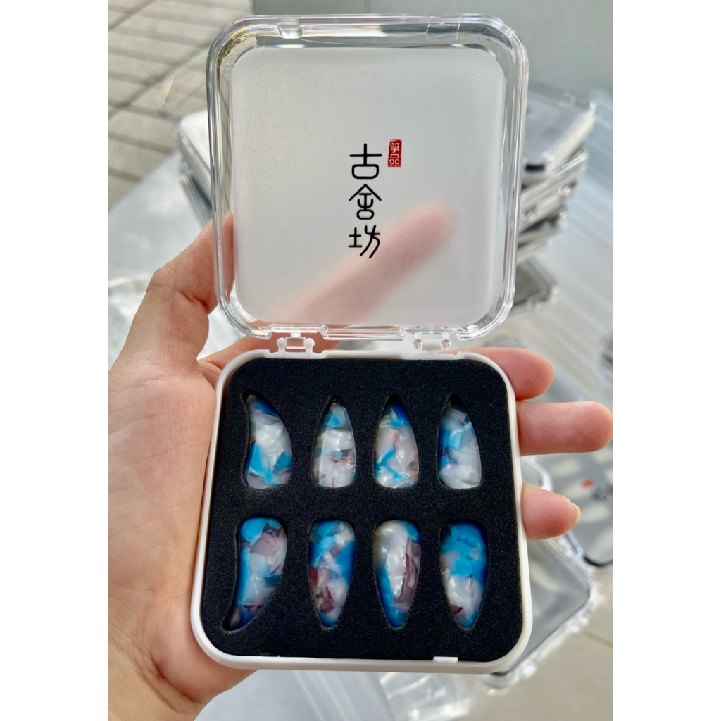 Móng guzheng 古舍坊gushefang (– ngAo Tuyết Vân Thiên (傲雪云天) Chất liệu: Nhựa cao phân tử (polymer)