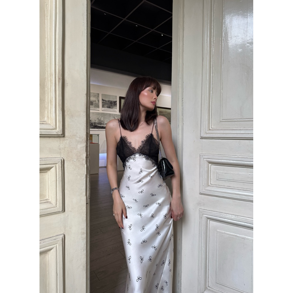 Váy lụa satin phối ren thiết kế sang trọng Mer - Secret Flight