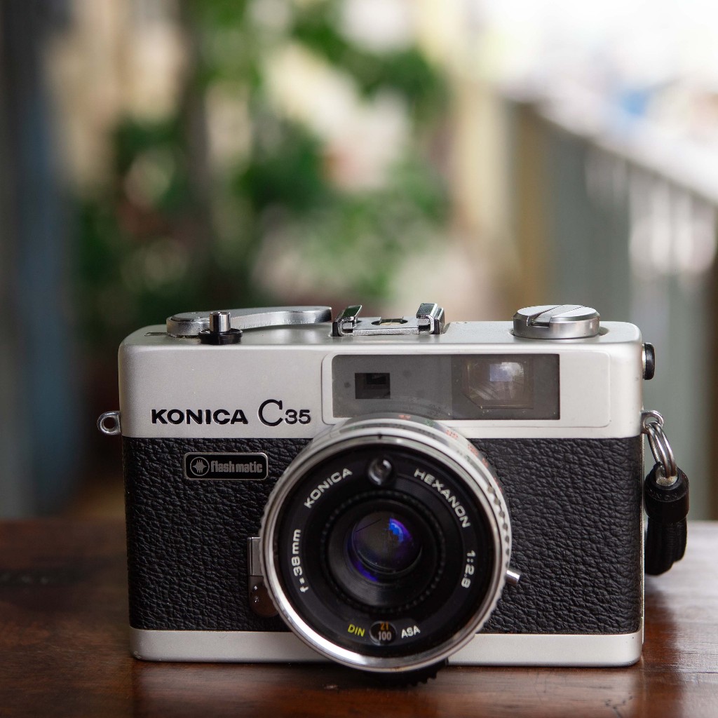 KONICA C35 (FLASH MATIC) - HEXANON 38MM F/2.8 [RF/135mm]