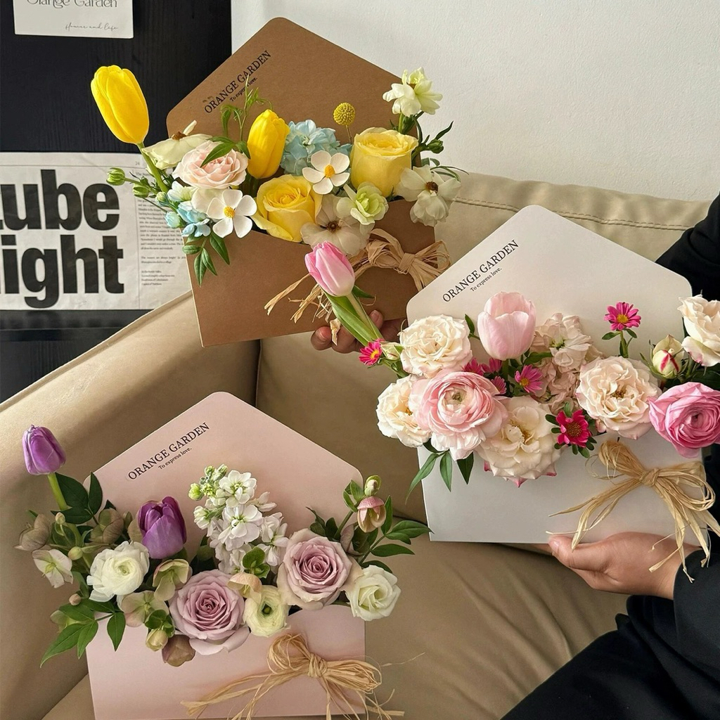 Hộp giấy dạng bì thư cắm hoa, túi giấy bì thư cắm hoa tươi, hoa sáp, hoa len, bìa giấy cắm hoa