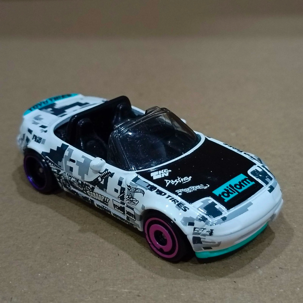 Xe Hot Wheels ‘91 Mazda MX-5 Miata