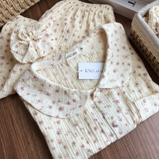  Đồ ngủ nữ tay ngắn quần đùi – Pyjama vải xô muslin cổ sen hoạ tiết | KNG.studio  Tặng kèm dây buộc tóc scrunchies  