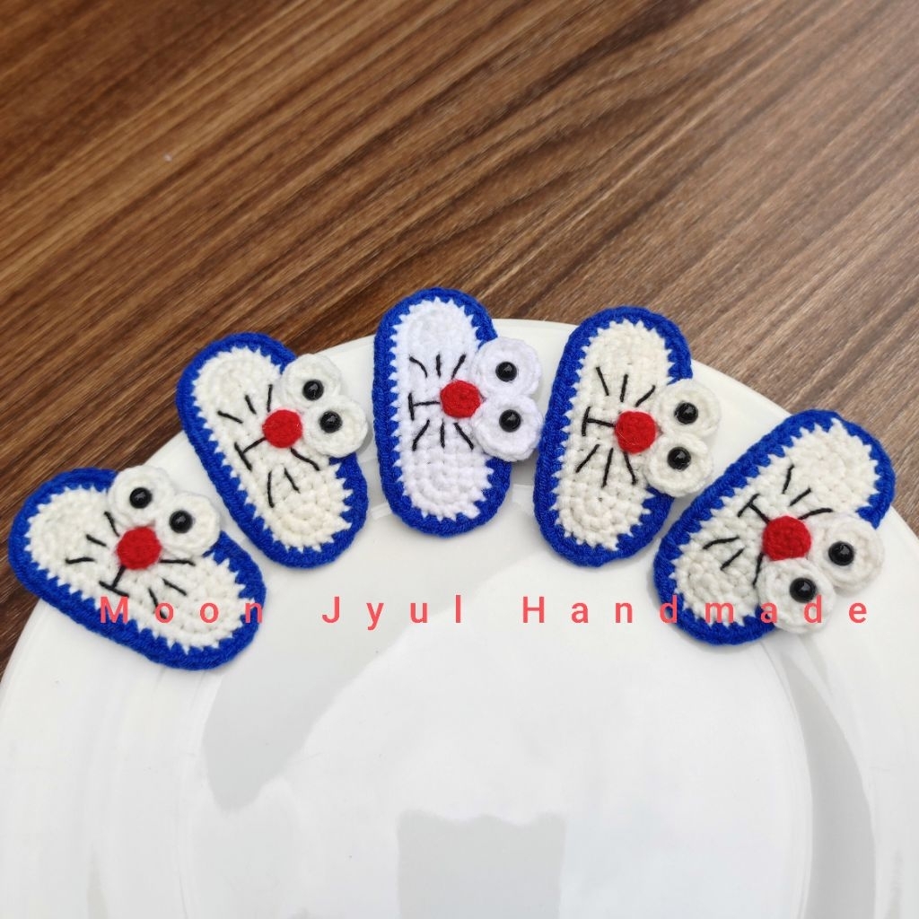 Kẹp tóc handmade hình Doraemon đáng yêu bằng len | Handmade crochet Doraemon hairclips
