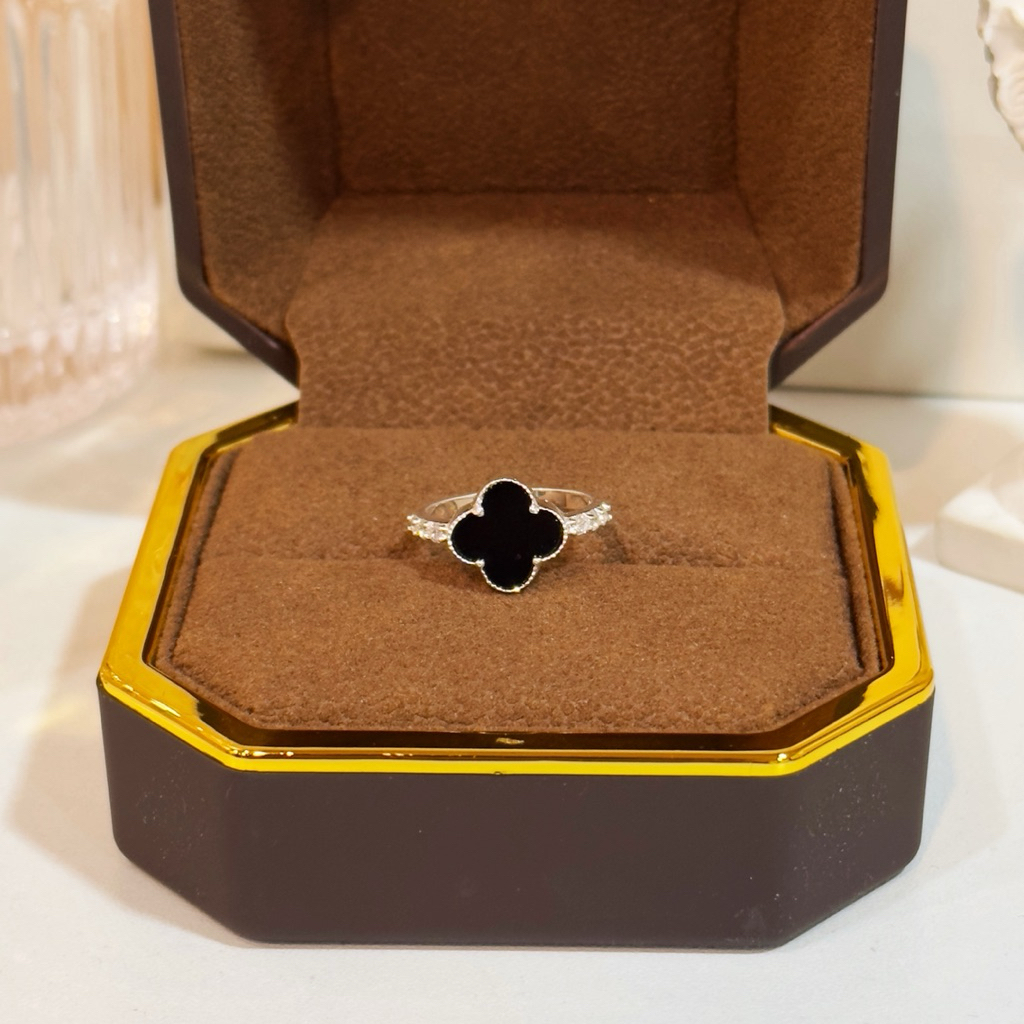Nhẫn bạc mặt cỏ 4 lá đen thiết kế Luxury - MINA JEWELRY