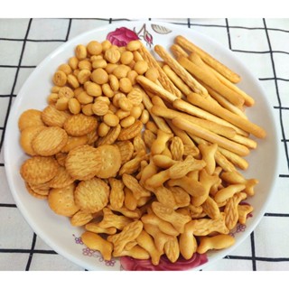  Mix 4 loại Bánh Quy Mặn Liên Hưng: Bánh Quy Đũa Hạt Ngọc Tròn Quy hình Con Cá 