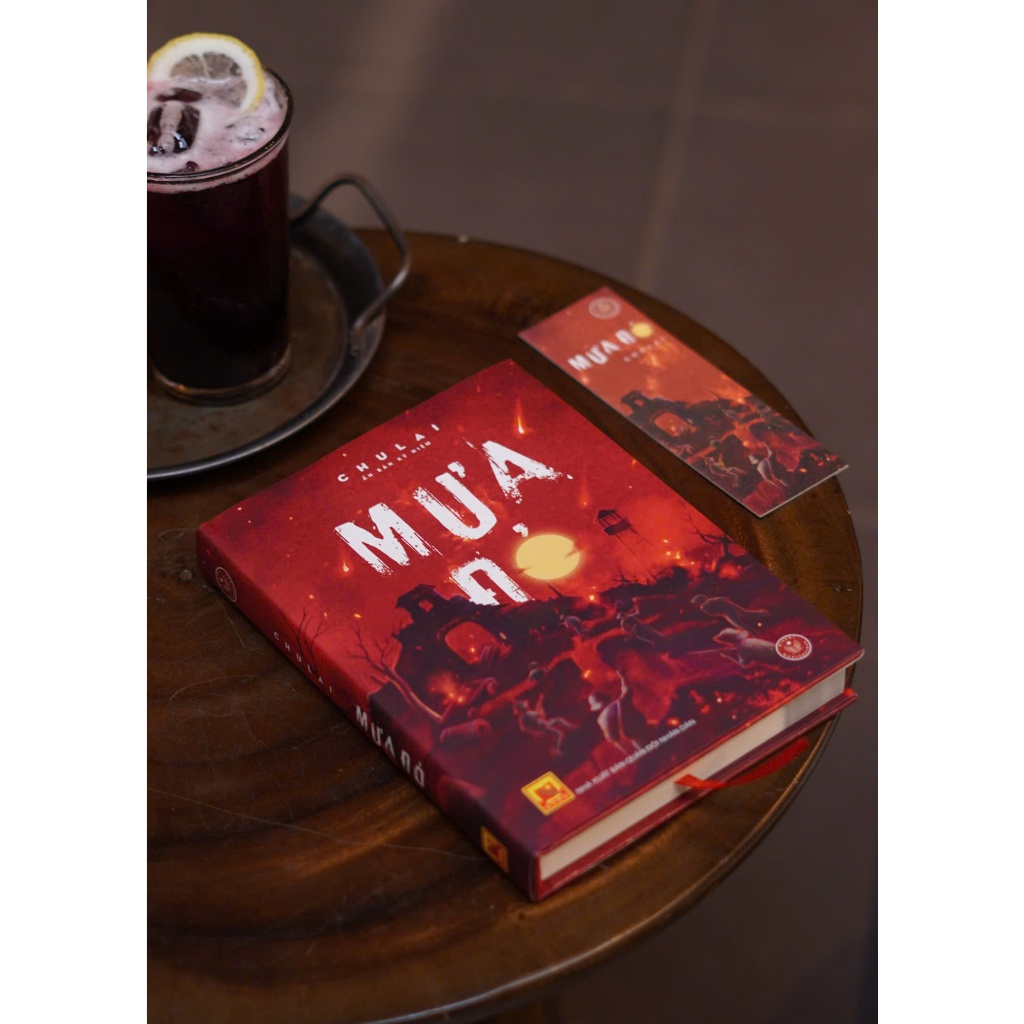 Sách - Mưa Đỏ - Phiên Bản Đặc Biệt Bìa Cứng, Có Hộp Đựng