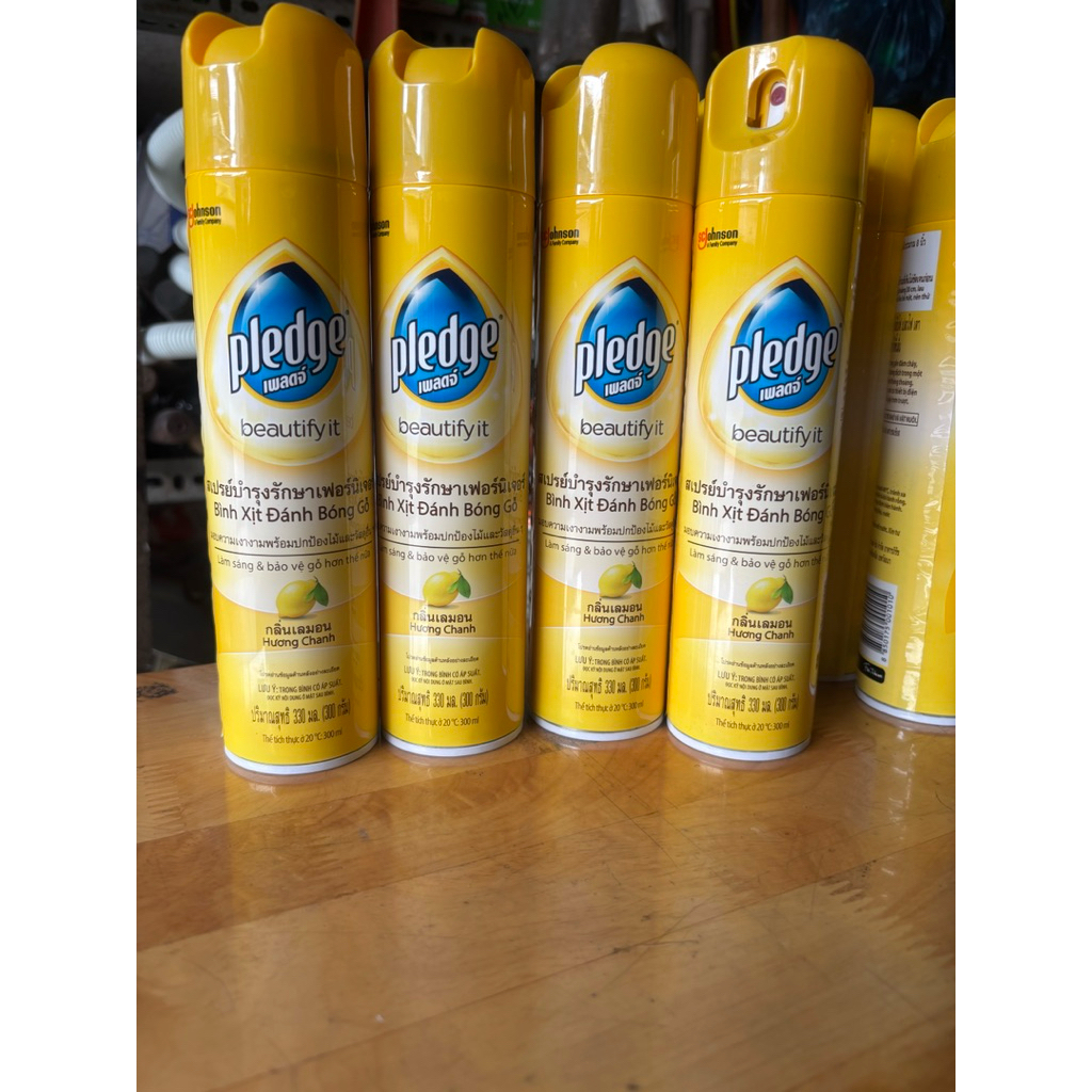 1 chai xịt đánh bóng gỗ Pledge hương chanh300ml
