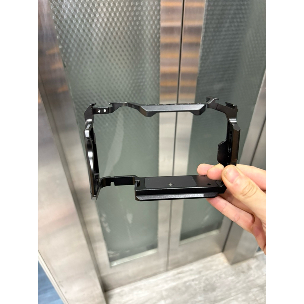 Sony A7C RIG Cage Khung bảo vệ Giá treo phụ kiện máy ảnh cho SONY A7C mark 2 A7c2