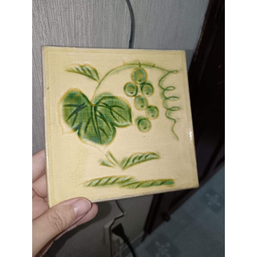 Gốm Nhật Bản NHÀ BỤI CỎ: Đĩa chùm nho xanh (cần con cáo đến mang về ) – cnx 179