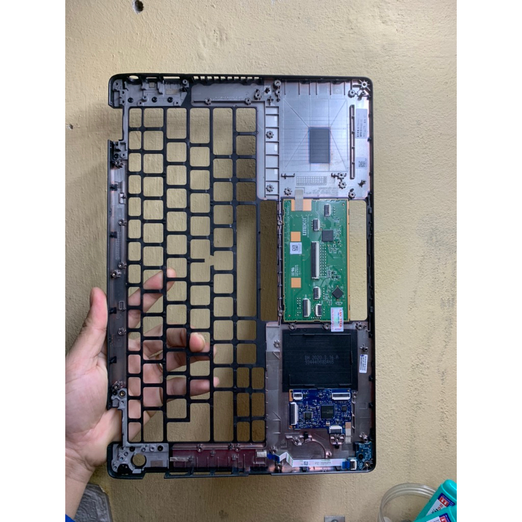 Vỏ C Dell Latitude 5400 5401 5402 - A1899H A1899G( Tháo Máy Cũ - Có Xước Viền )