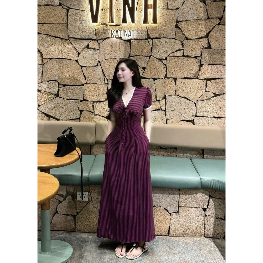 (T’achi) Đầm maxi đỏ mận sọc trắng cổ V