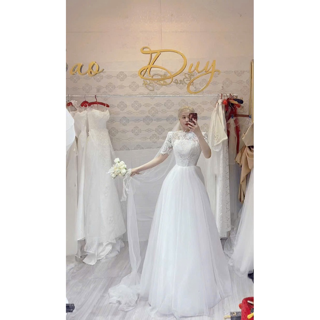 Váy cưới suông ren đi bàn tay phồng ngắn nhẹ nhàng thanh lịch