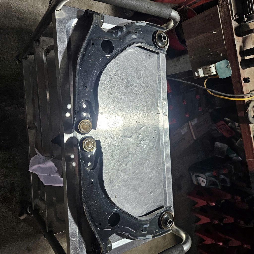 Càng A bãi chính hãng tháo xe Toyota Veloz