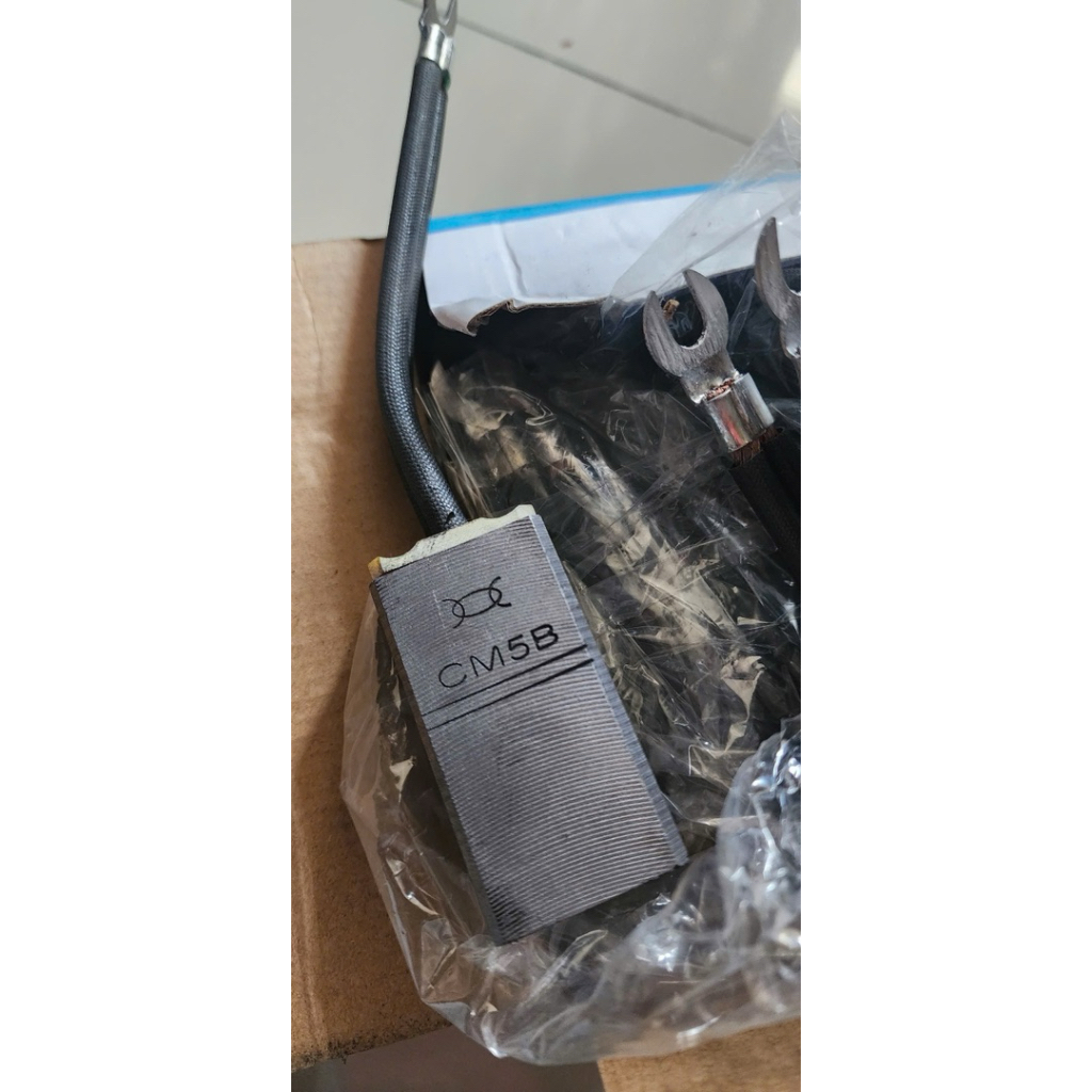 Chổi Than 25x32x60 (J204)