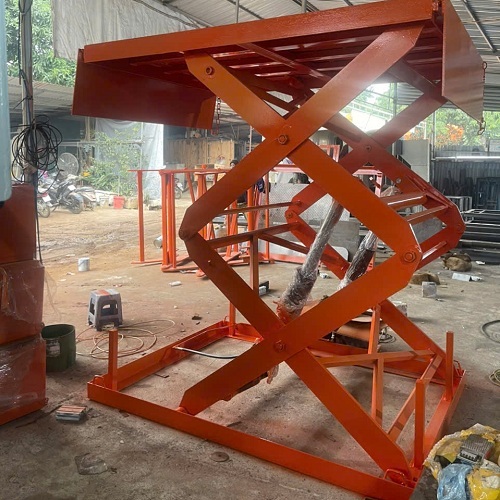 Bàn nâng hạ thuỷ lực 2000kg: 3m x 1,5m x 2m