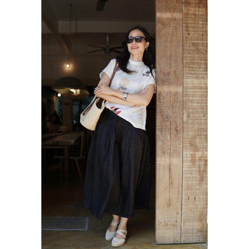 Áo linen thêu tay cổ lọ ALINE - MaxMessi