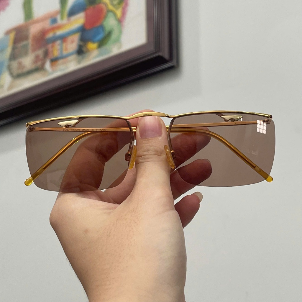 Mắt  Kính  râm Amo..r Fance Tròng Nâu Gọng Vàng Chuôi Vàng