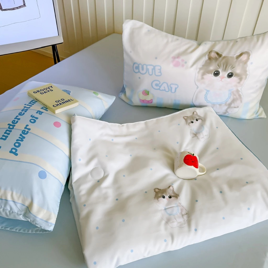 Bộ Chăn Ga Gối Phi Lụa Dệt Thêu Nổi 5D – Vải Phi Lụa Bóng Mượt Không Nhăn, Họa Tiết Ngộ Nghĩnh Dễ Th