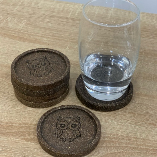 Tấm lót ly có viền decor để bàn handmade Pando Ecotech tái chế từ bã cà phê – khắc hình ngẫu nhiên