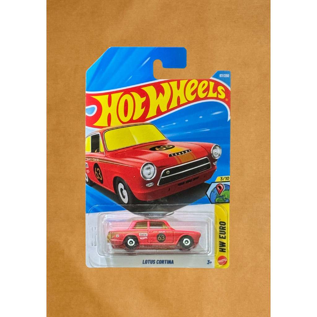 Xe mô hình Hot Wheels Basic Lotus Cortina