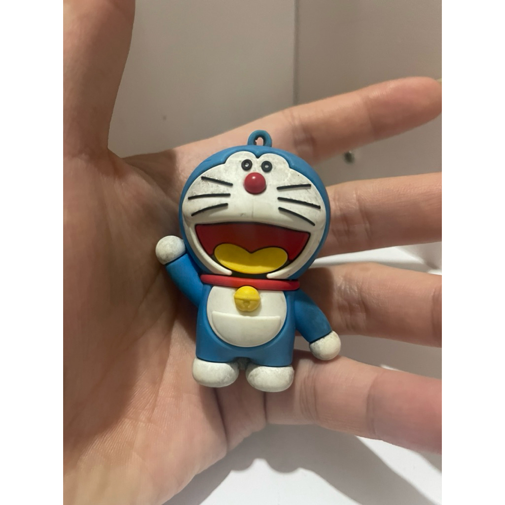 Tiệm đồ cũ - mô hình móc khoá Doraemon - ảnh thật