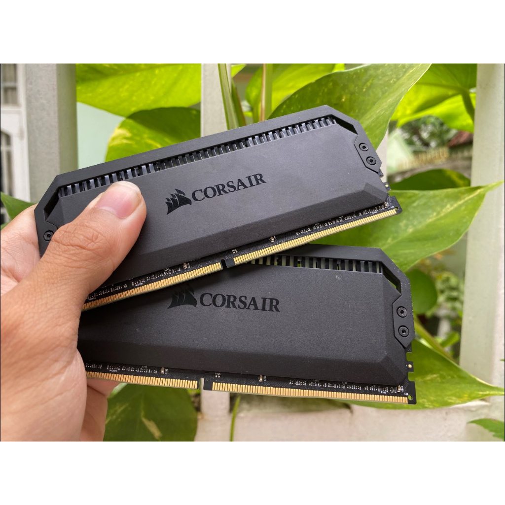 Kit Corsair Dominator Platinum RGB 32GB (2x16) Bus 3200 Ddr4 White/Black