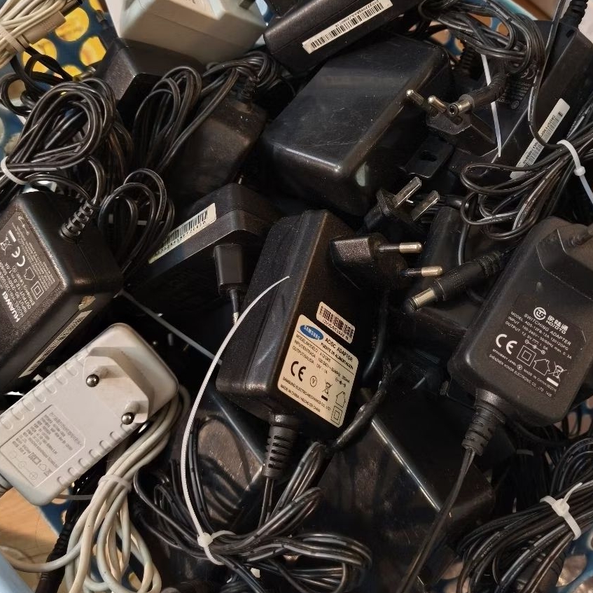 Nguồn 12v dùng cho camera , morderm , wiffi , tv box , đã qua sử dụng