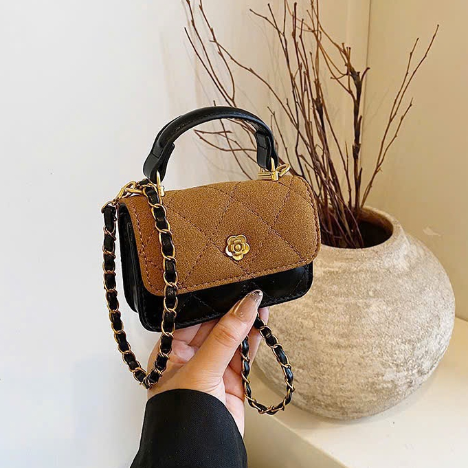 Túi mini nắp gập da thêu dây xích phối hoa trà nhỏ xinh đeo chéo đi chơi đẹp 992