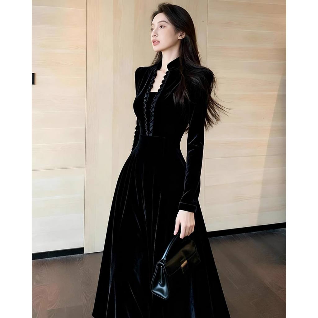 Váy nhung xoè cổ v viền ren Sarah Eclipse Clothing