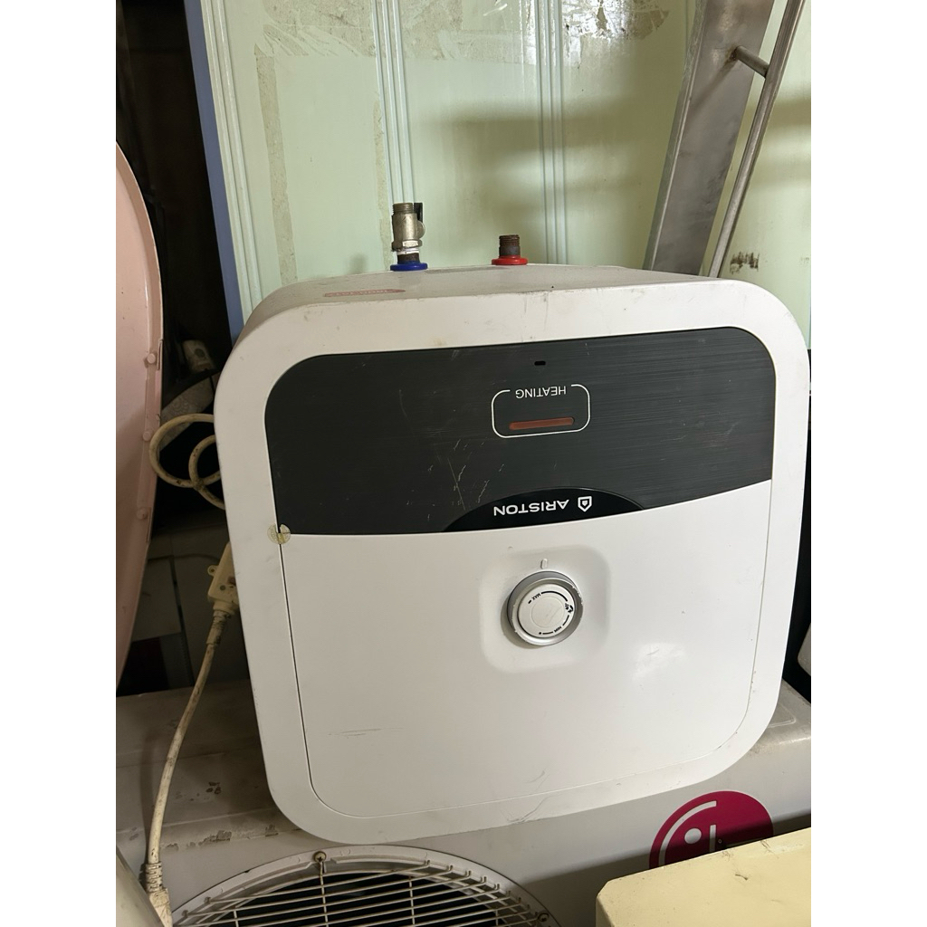Bình nóng lạnh Ariston 30l cũ lướt