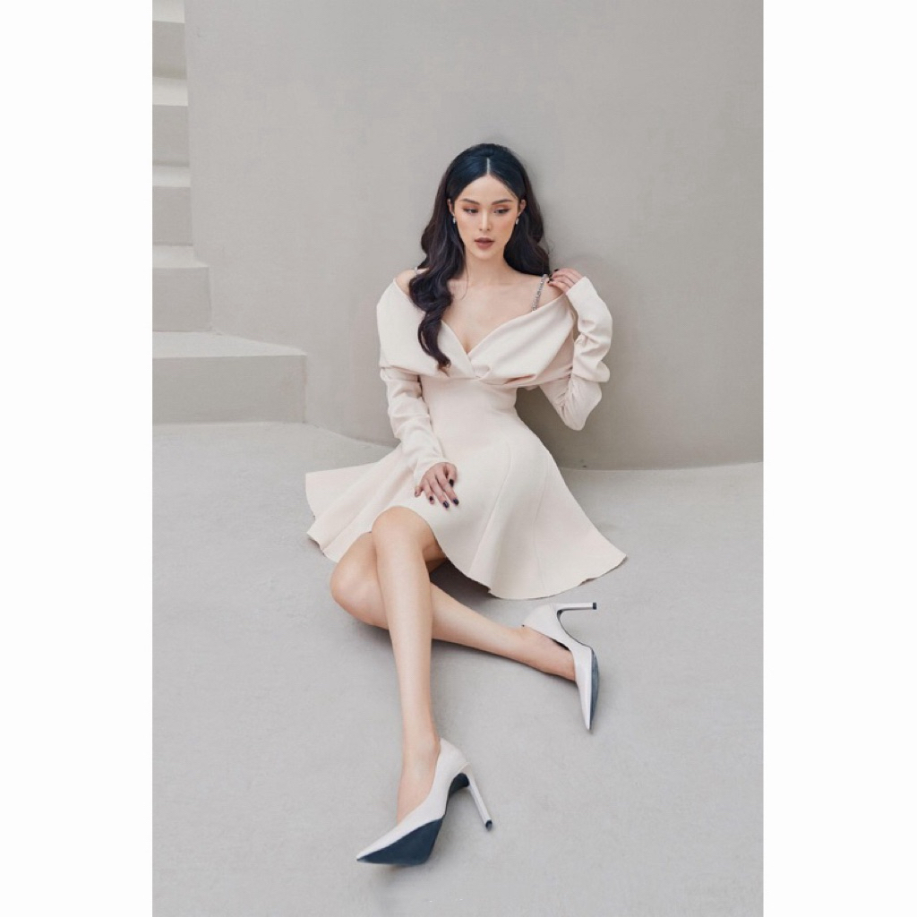 Váy S-M Lane Jt Enes Ruched Long Slevee dress Chính hãng 100% 1950