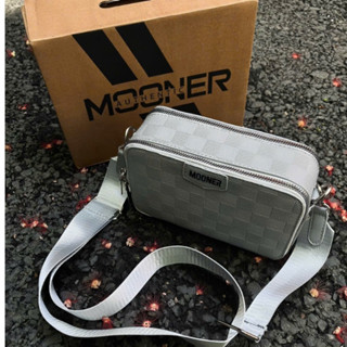 [HÀNG FULLBOX+HỘP QUÀ TẶNG] Túi Đeo chéo Mooner kích thước 18.5x11x6.5cm thiết kế 2 ngăn trẻ trung năng động