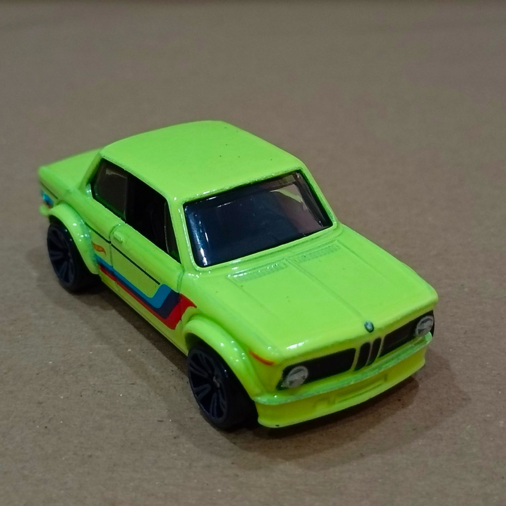 Xe Hot Wheels Neon Speeders BMW 2002