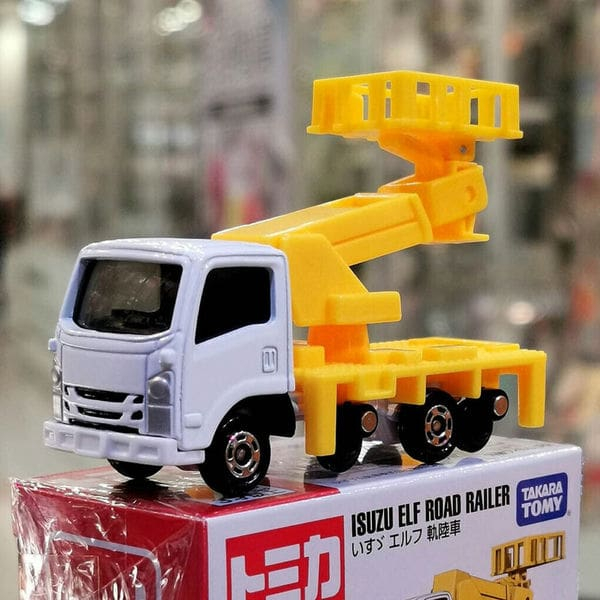 Xe mô hình Tomica Isuzu Elf Road Railer No.17