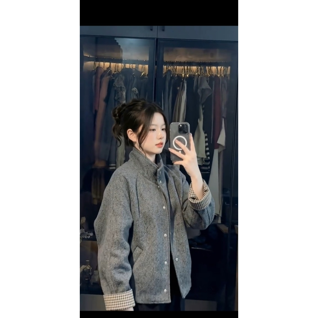 Áo khoác dạ cúc bấm cổ cao phối tay kẻ caro Nữ the.sweaterweather TSW | BigBuy360 - bigbuy360.vn