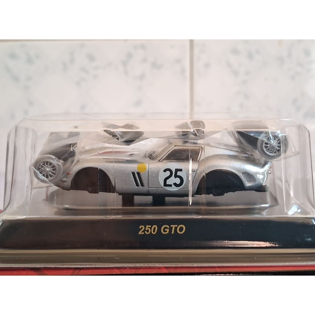 KYOSHO 1/64 - FERRARI 250 GTO MÀU BẠC SỐ 25