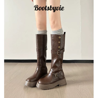 [Hoả Tốc] 🦋 𝐁𝐨𝐨𝐭𝐬𝐛𝐲𝐯𝐢𝐞 🦋 Giày bốt nữ đế cao 3.5cm, kiểu cái nút cài mang được 2 kiểu, ATD /ATN mũi tròn cá tính