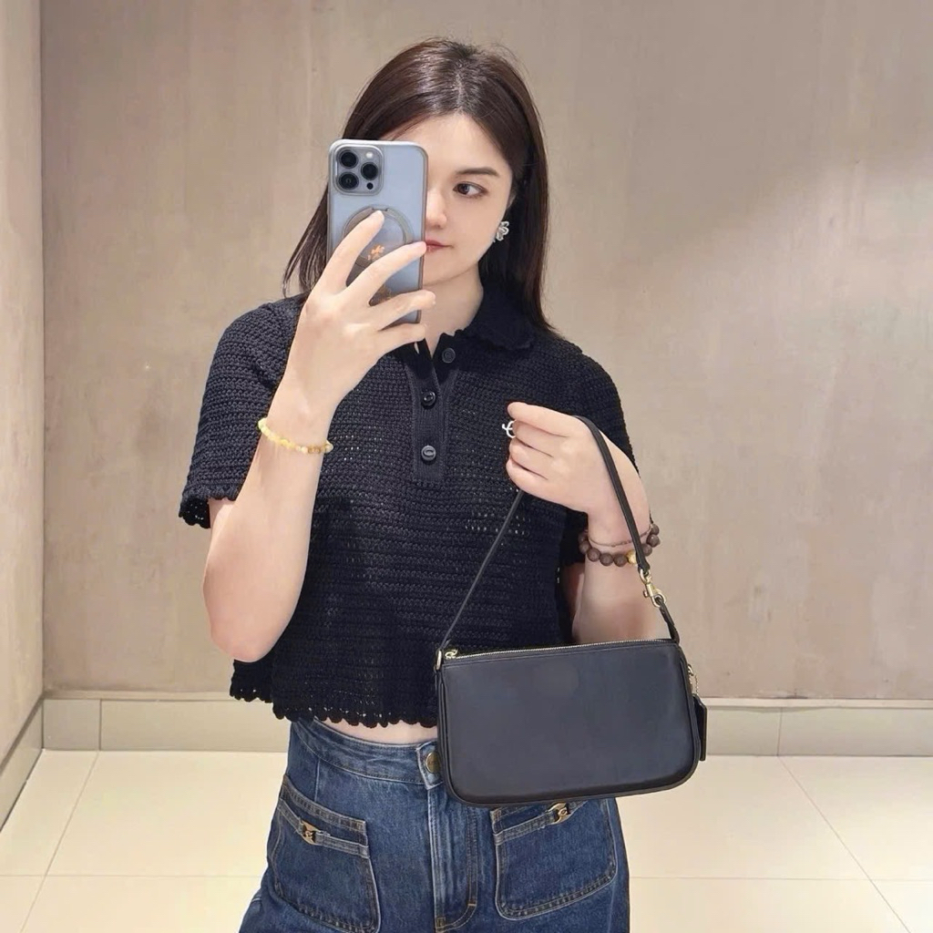 Túi mini Plaza Bag In Signature Canvas