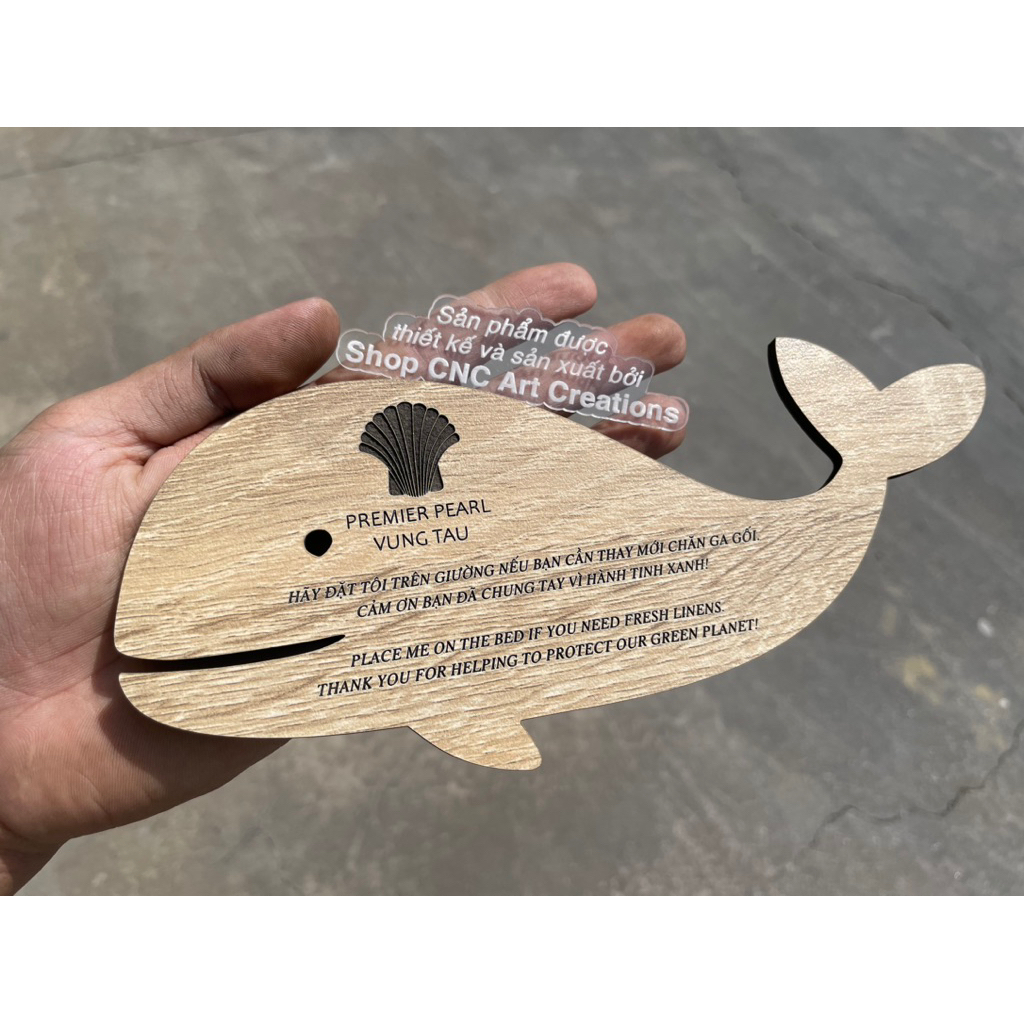 Thẻ nhắc thay chăn ga gối khách sạn bằng gỗ plywood phủ melamin