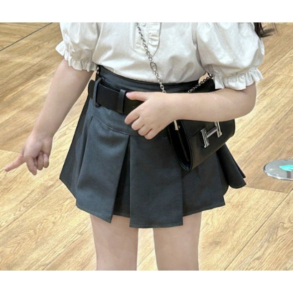 CHÂN VÁY KAKI XẾP LY MÀU XÁM KÈM NỊT BÉ GÁI - OLLI PAPA