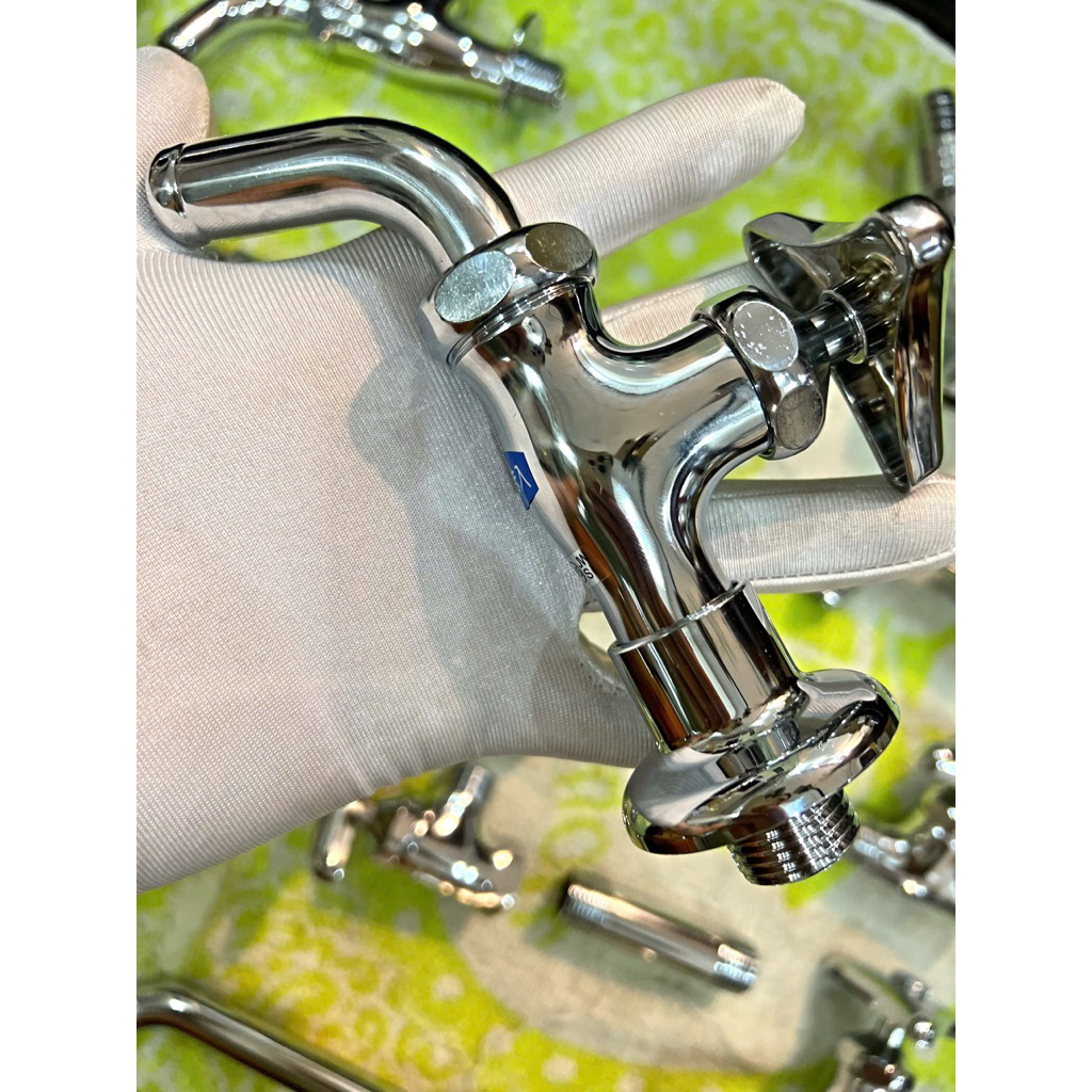 Vòi lạnh xoay 360 độ LIXIL nhật