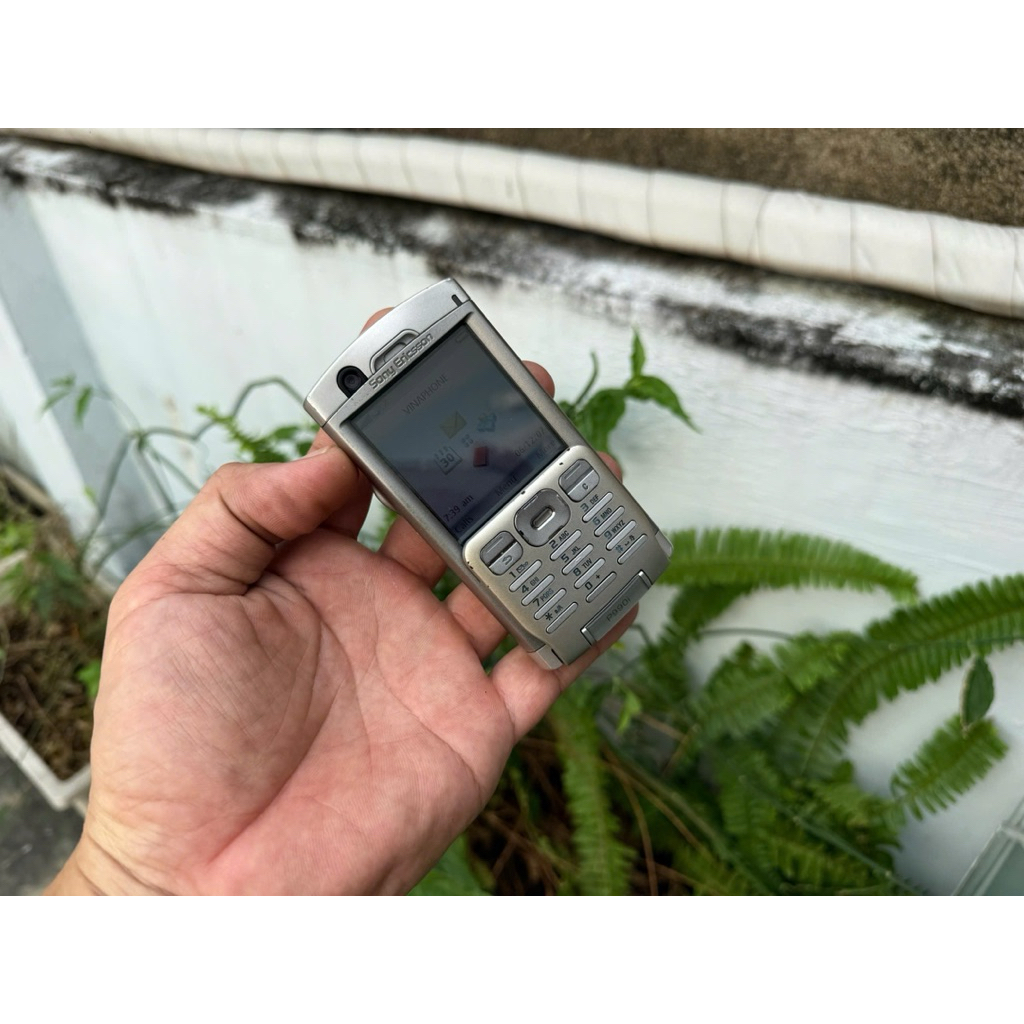 Sony ericsson p990i (0226) nhận mọi sim