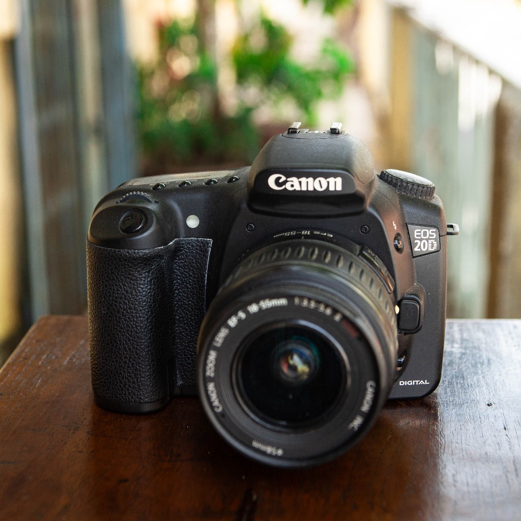 CANON EOS KISS DIGITAL N - ZOOM LENS EF 35-80MM F/4-5.6